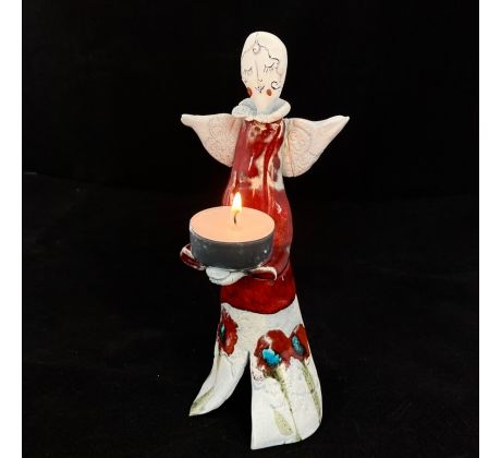 Anjel svietnik so sviečkou na rukách
