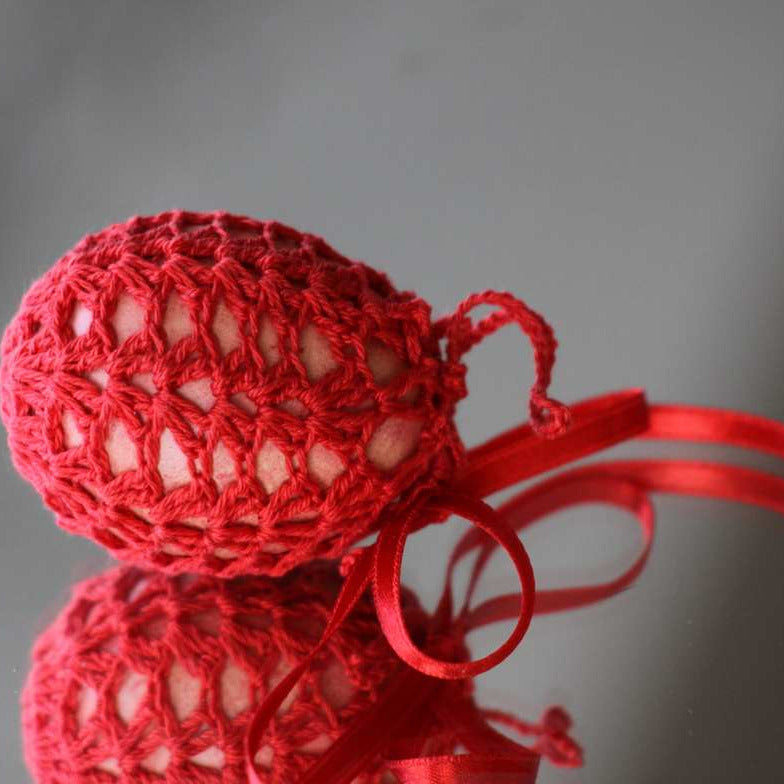 Kraslica slepačia v háčkovanej košieľke