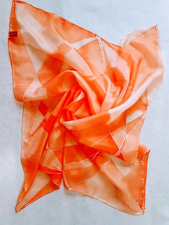 Ingrid Hlaváčová, Hodvábná šatka oranžová