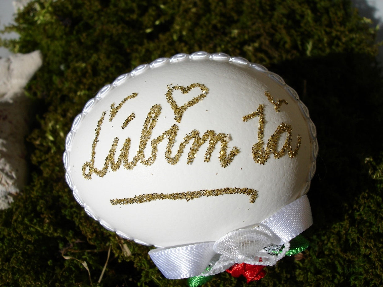 Kraslica slepačia so zlatým nápismom