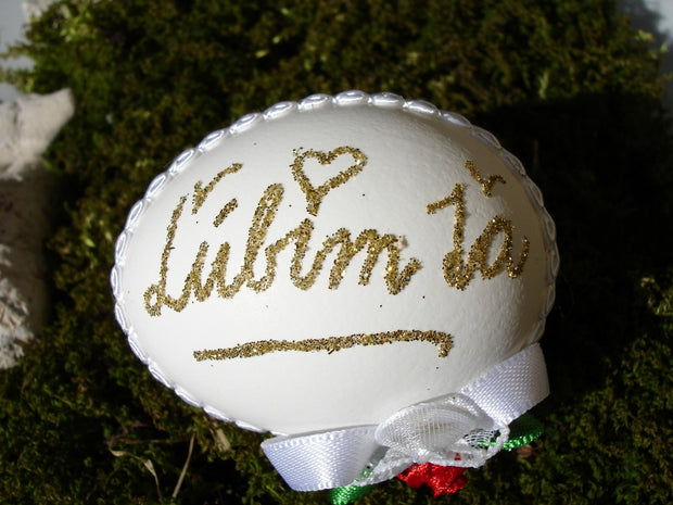 Kraslica slepačia so zlatým nápismom