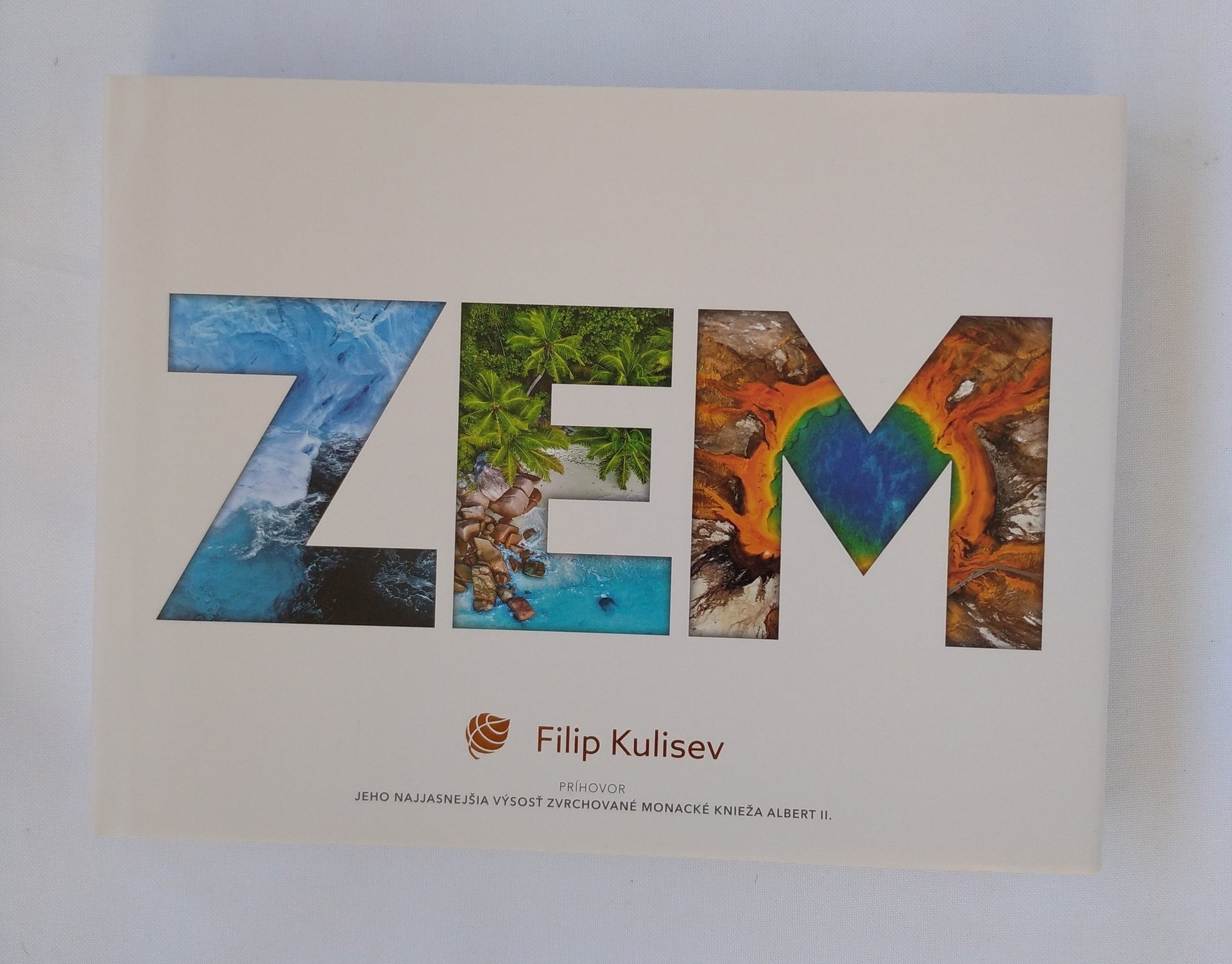 Filip Kulisev, Zem - kniha s podpisom autora