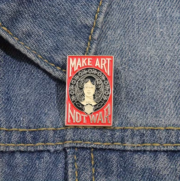 Odznak MAKE ART, NOT WAR
