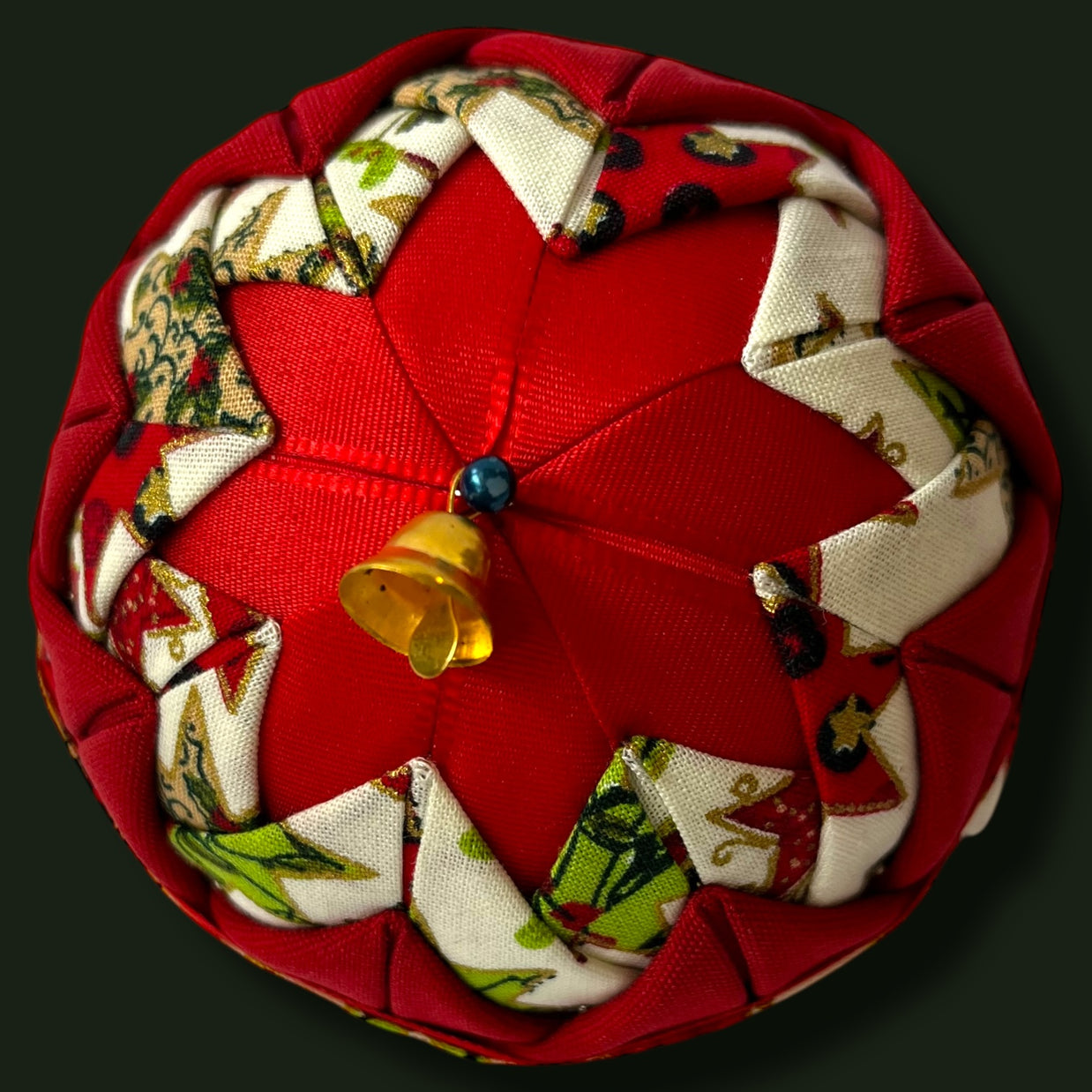 Vianočná guľa Patchwork