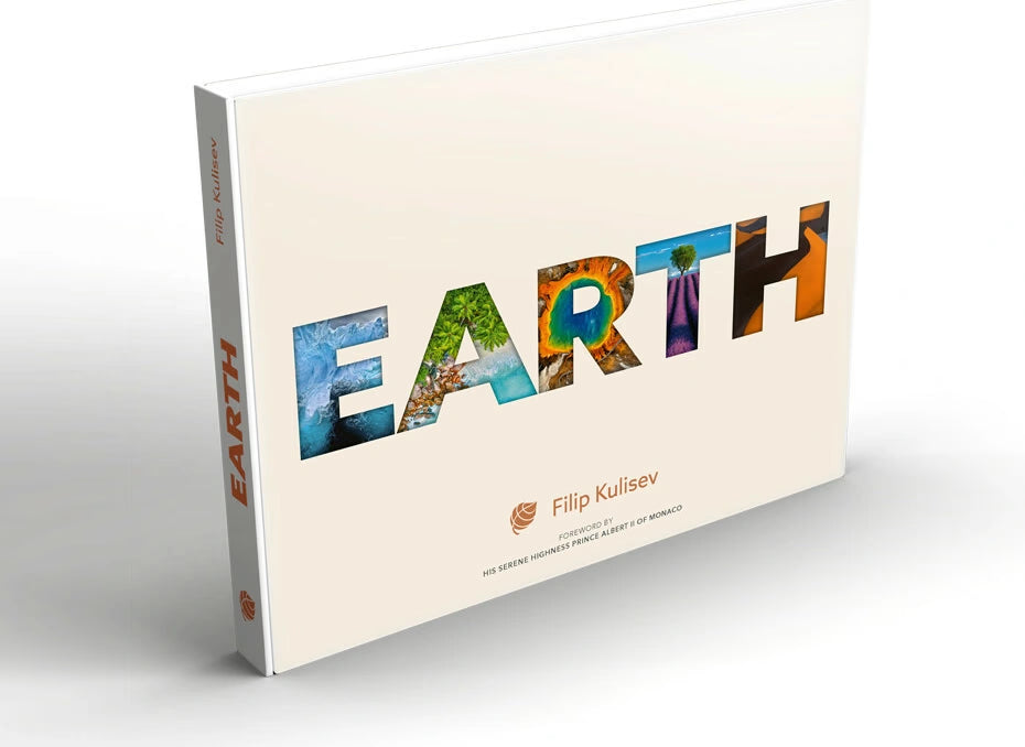 Filip Kulisev, Earth - kniha s podpisom autora, anglická verzia