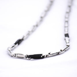Magis Art Shop stainless steel necklace featuring a modern bicolor design with alternating silver and black links.