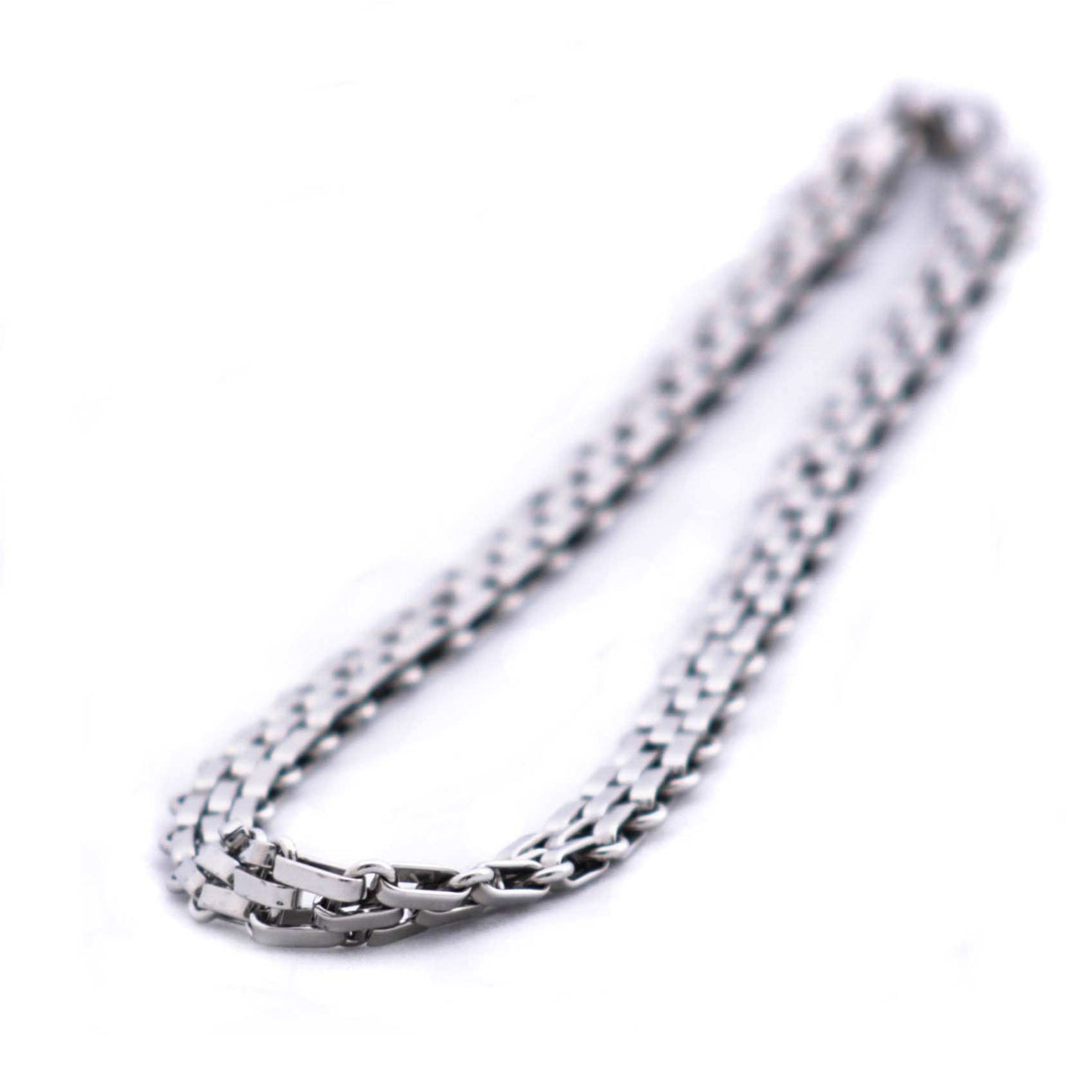 Magis Art Shop elegant triple-strand stainless steel necklace with a polished silver finish