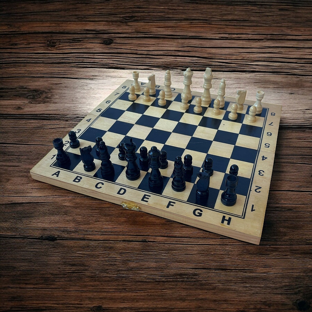 Drevený cestovný šach