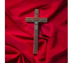 Drevený kríž na stenu s Ježišom