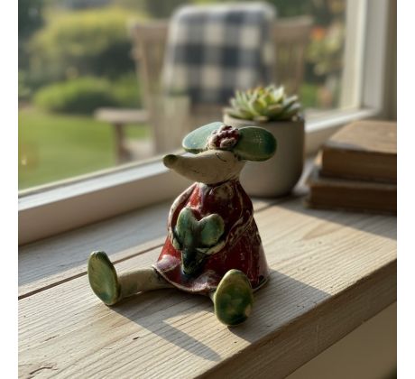 Myška sediaca menšia