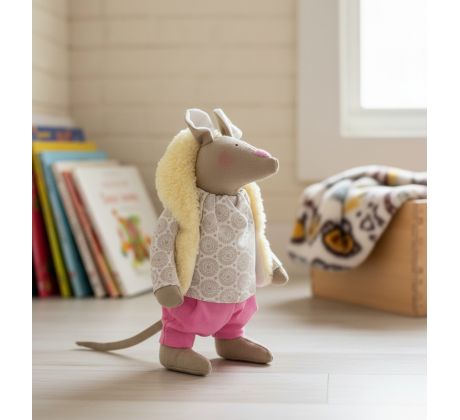 Ručne šitá myška Iveta