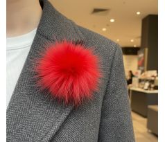 Červená bambuľka na kabát