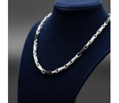 Náhrdelník z nerezovej ocele s čiernym zdobením